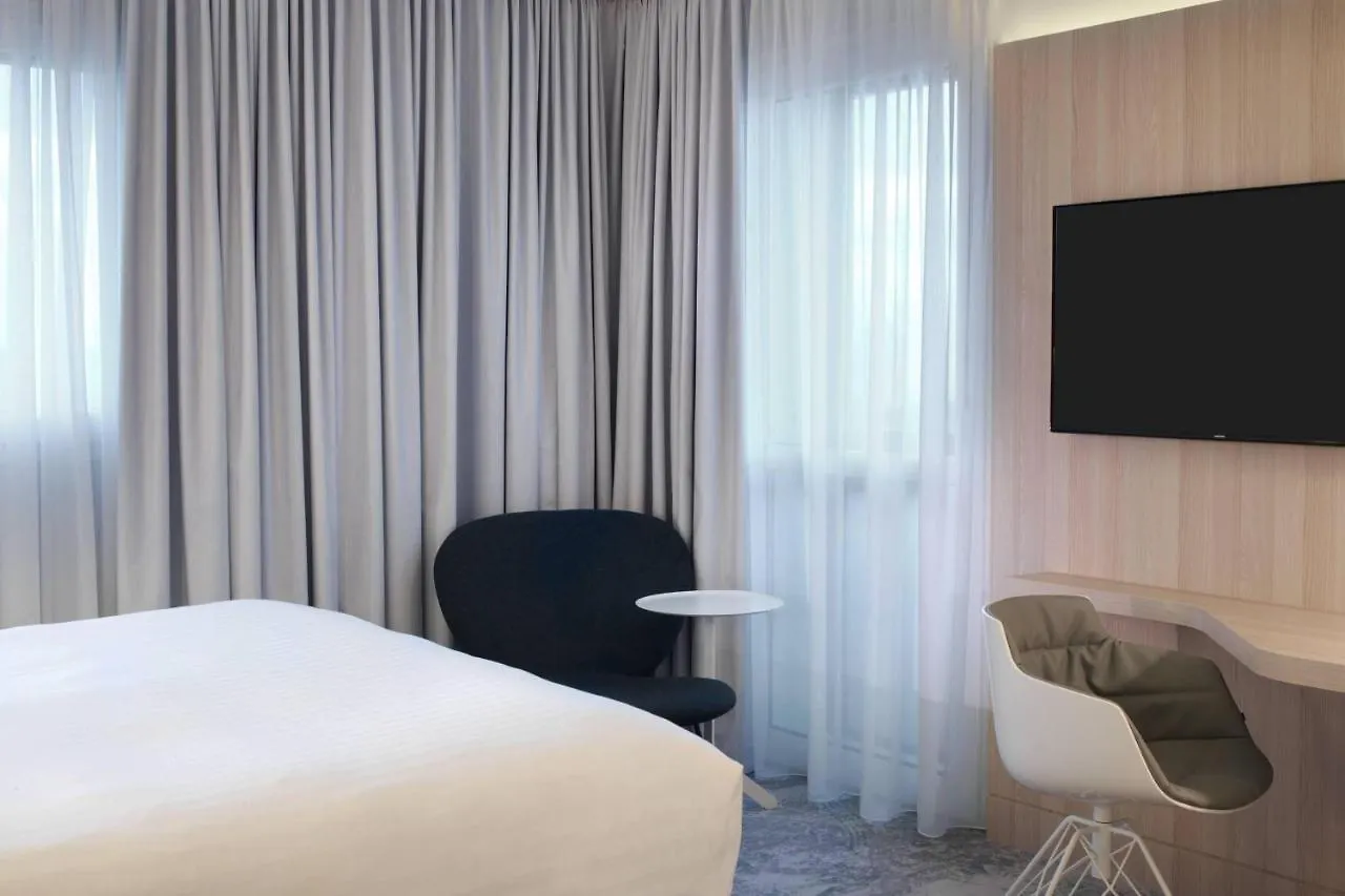 Hotel Courtyard by Marriott Paris Roissy Charles de Gaulle Airport à Le Mesnil-Amelot