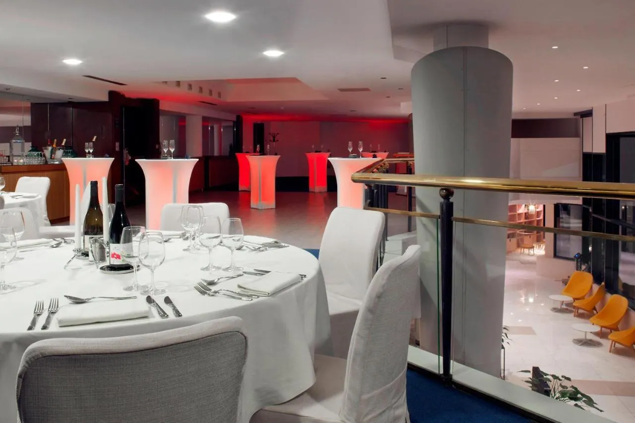 Hotel Courtyard by Marriott Paris Roissy Charles de Gaulle Airport à Le Mesnil-Amelot